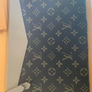 Louis Vuitton Daily Pouch